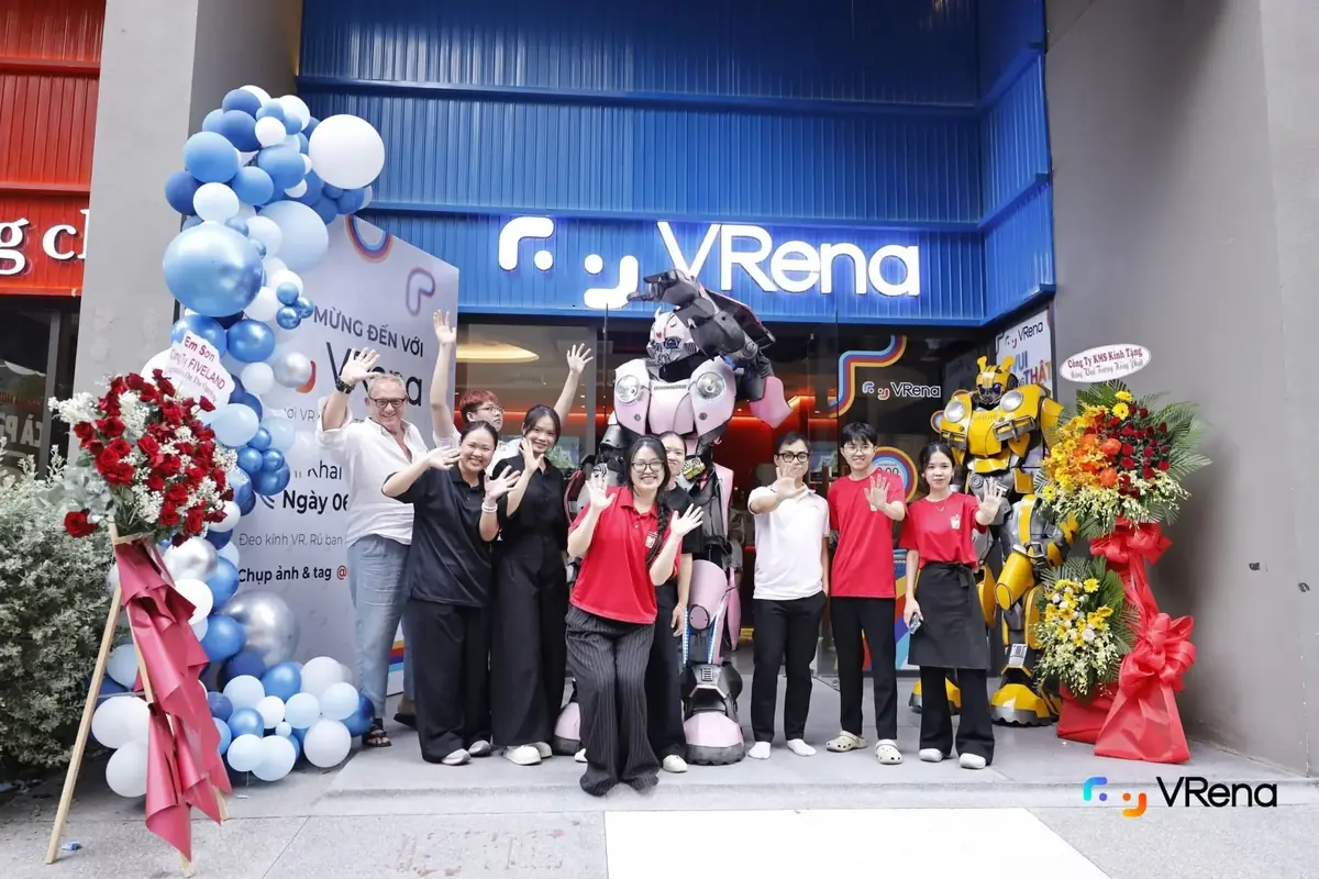 A birthday group at a VRena entrance